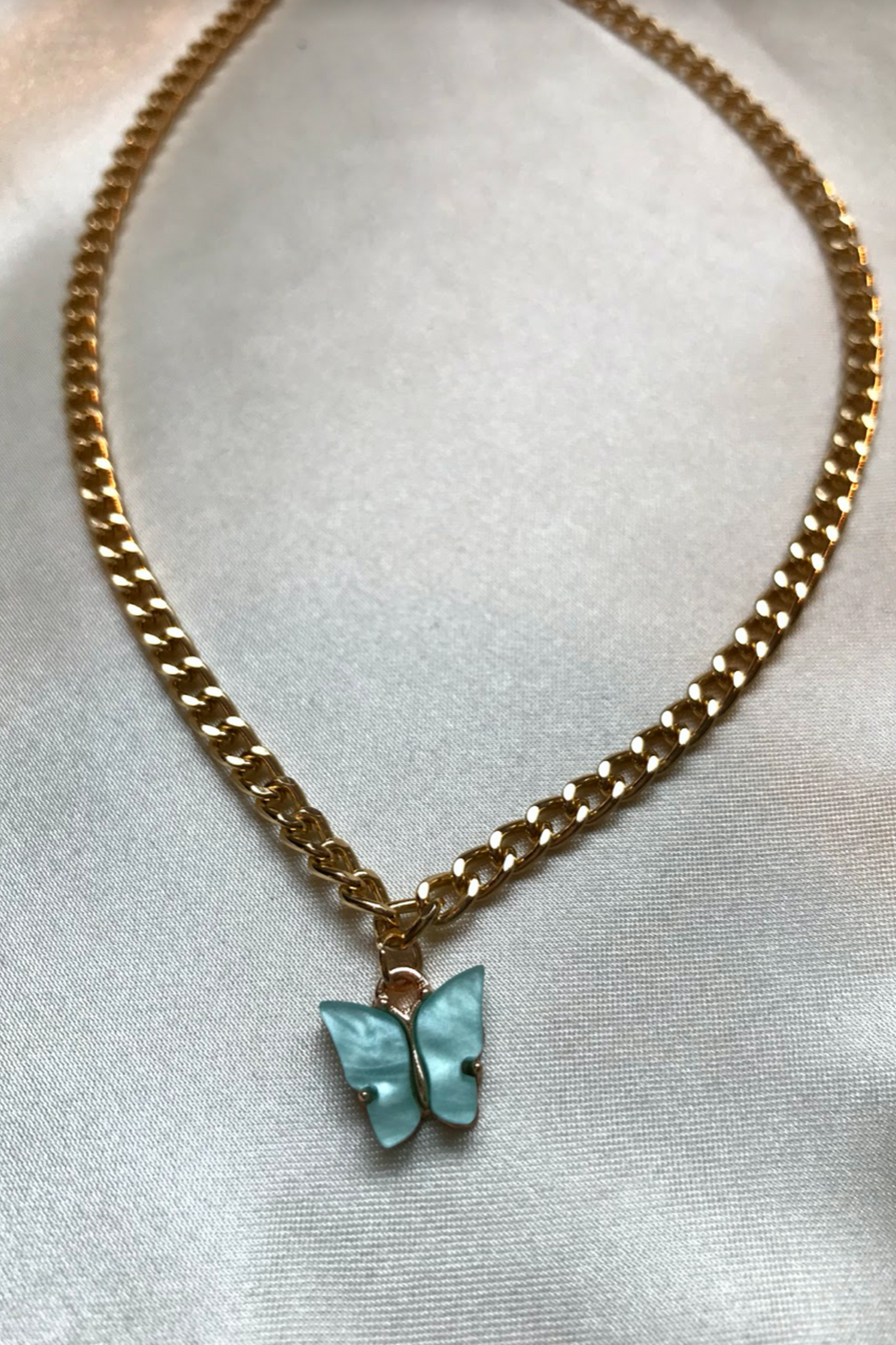 Vintage avon 2025 butterfly necklace